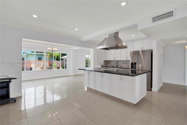 Building Photo - 5901 SW 45th St