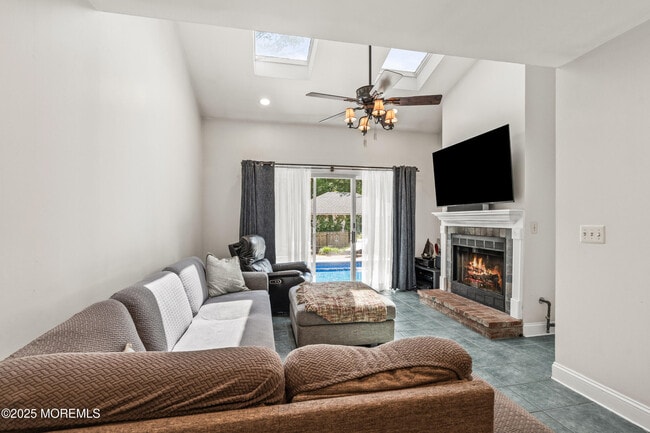 Building Photo - 400 Grassmere Avenue