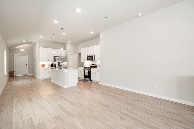 Building Photo - 21670 Wave Holw Dr