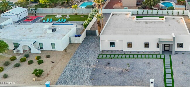 Building Photo - 5540 E Dahlia Dr