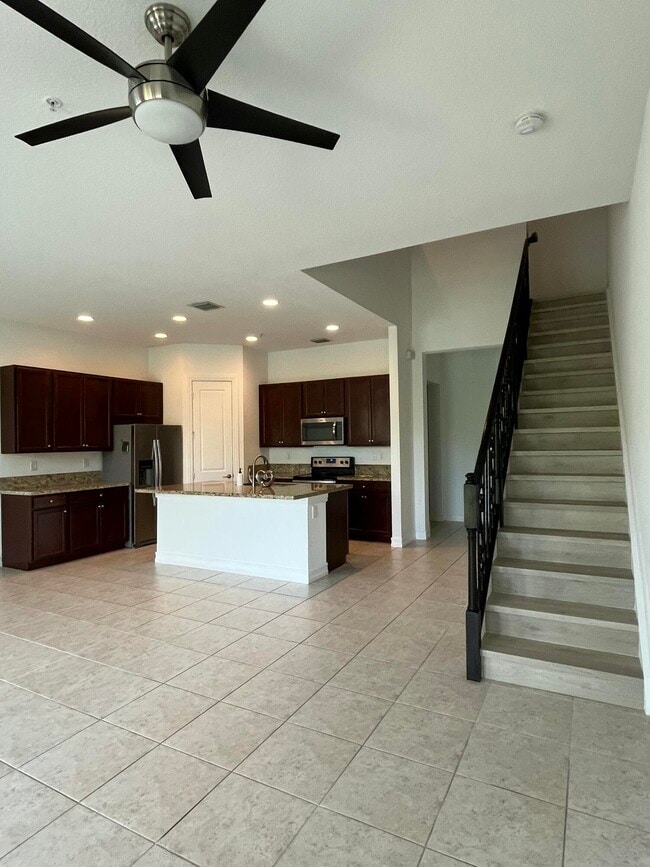 Building Photo - 1393 SW 115th Ave