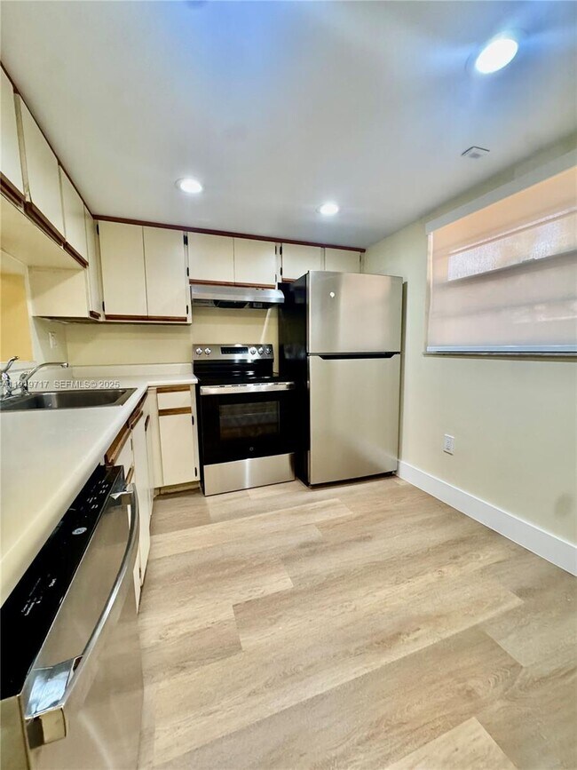 Building Photo - 10985 SW 107th St