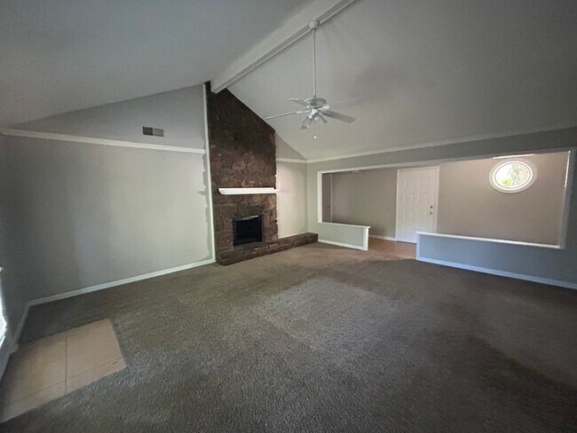 Building Photo - 4446 Ross - Available Now!