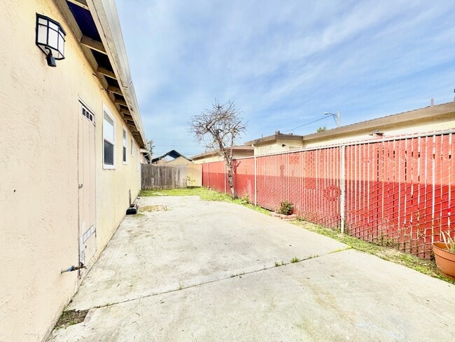 Building Photo - 277 Cherry Way