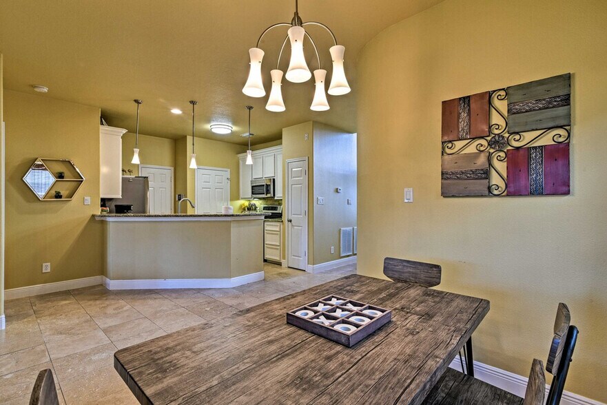 Building Photo - 2735 Broadway St