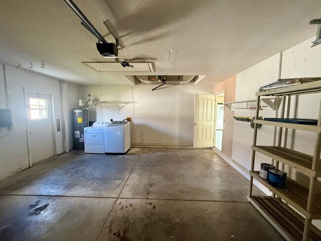 Building Photo - Beautifully updated 3BR/2BA home in a prime North Port location!