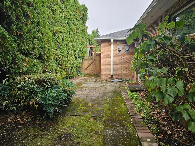 Building Photo - 4435 SE 57th Ave