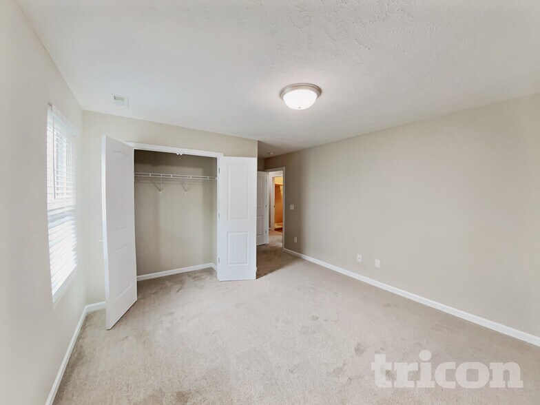 Building Photo - 1615 Sunray Dr