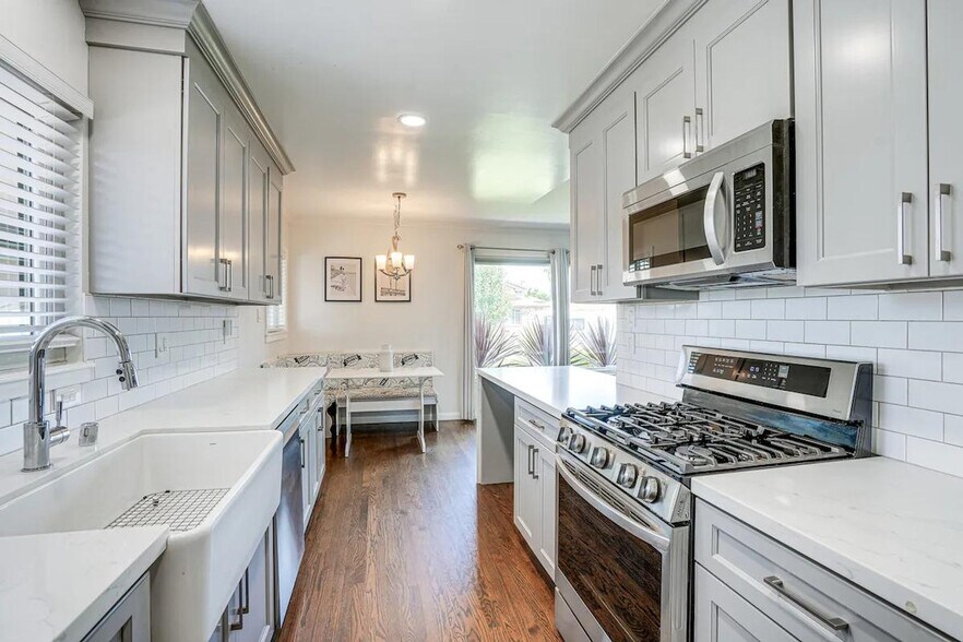 Building Photo - 1338 Thais Ln