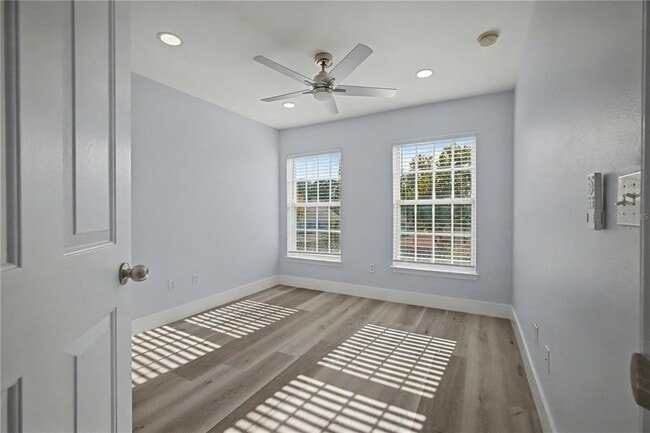 Building Photo - 1042 Waterside Dr