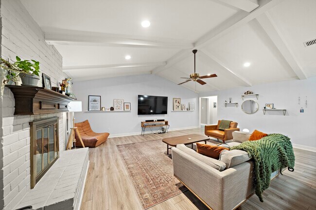 Building Photo - 10211 Cantertrot Dr