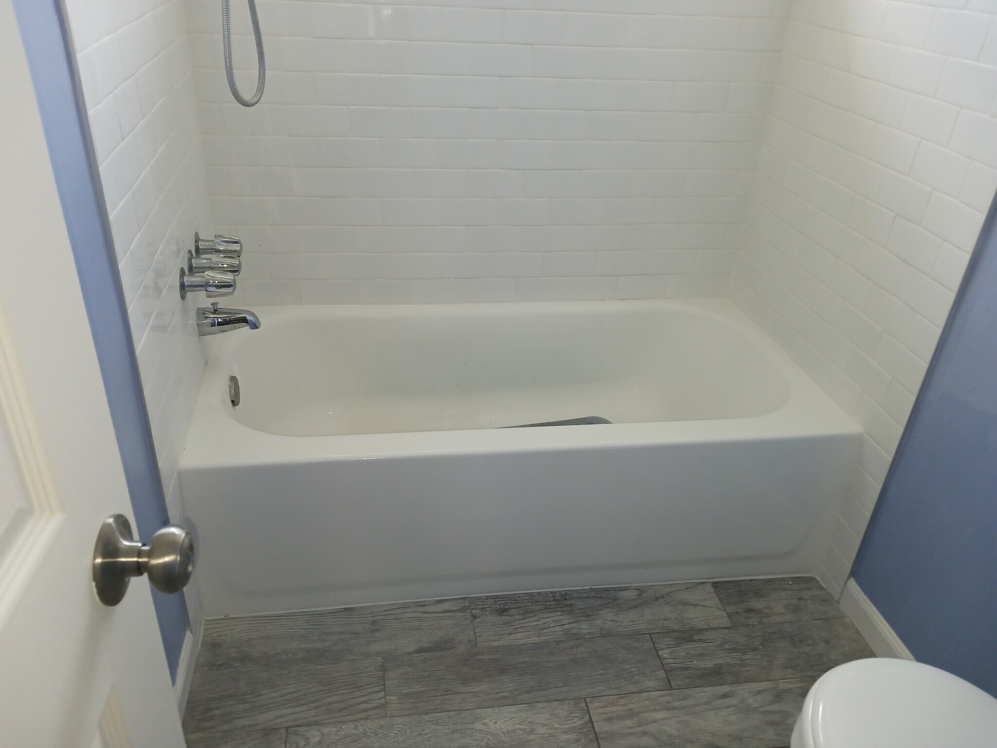 Bath - 1585 Pacific Ave