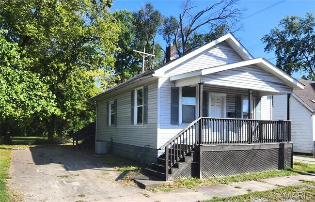 Building Photo - 2412 Bromley Ave