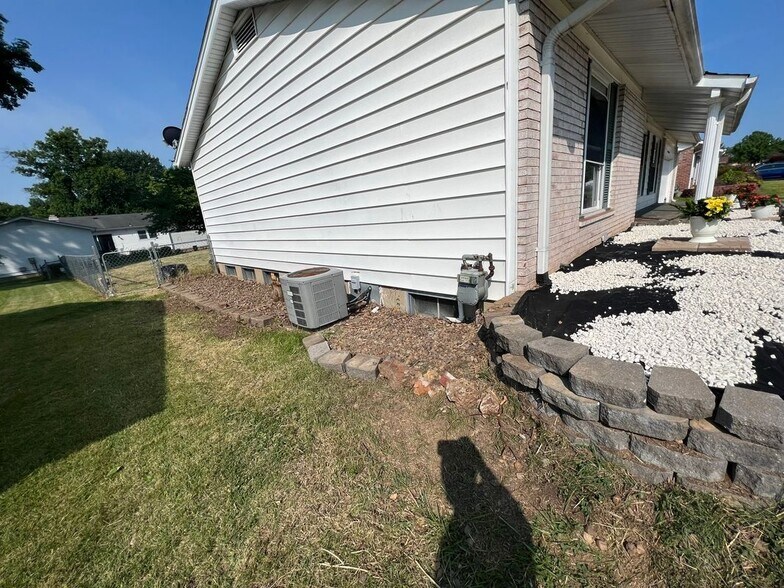 Building Photo - 1433 Kew Gardens Dr