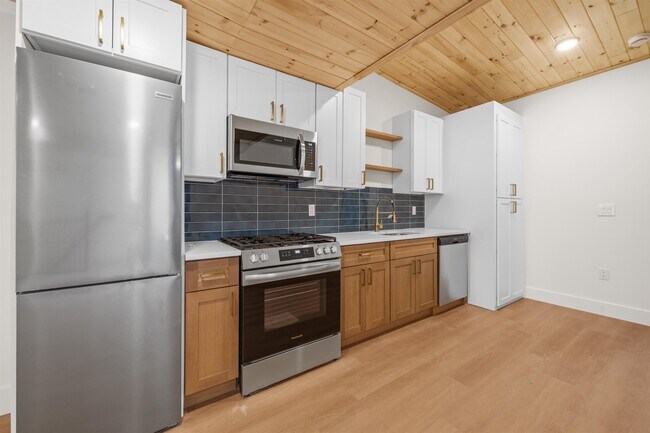 Building Photo - 14 Westervelt Pl