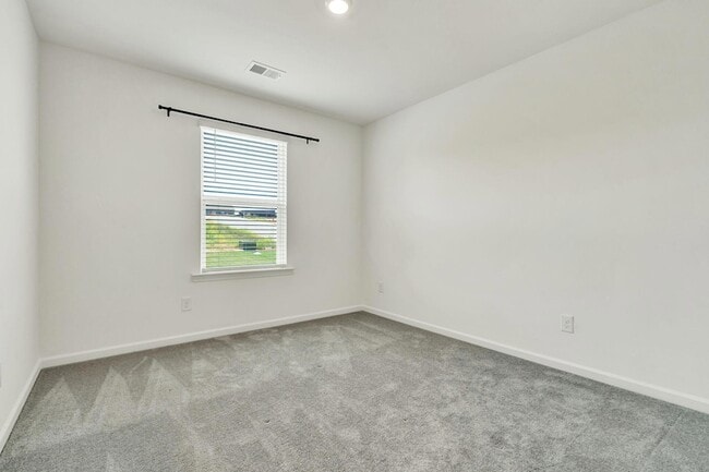 Building Photo - 5010 Highwood Dr