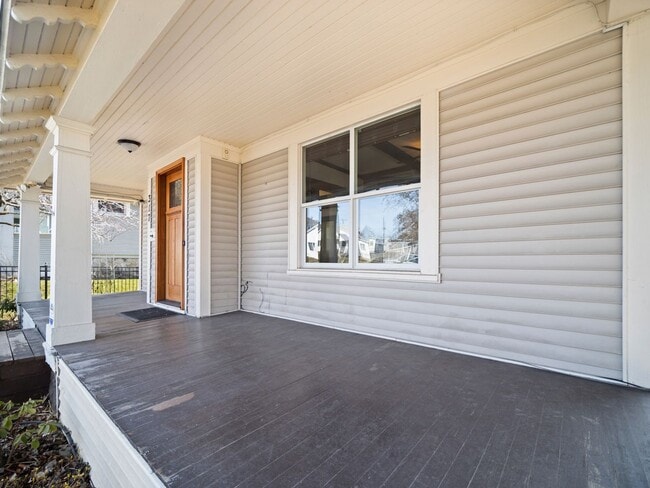 Building Photo - 4 Bed, 2 Bath Long Term Rental in GU District