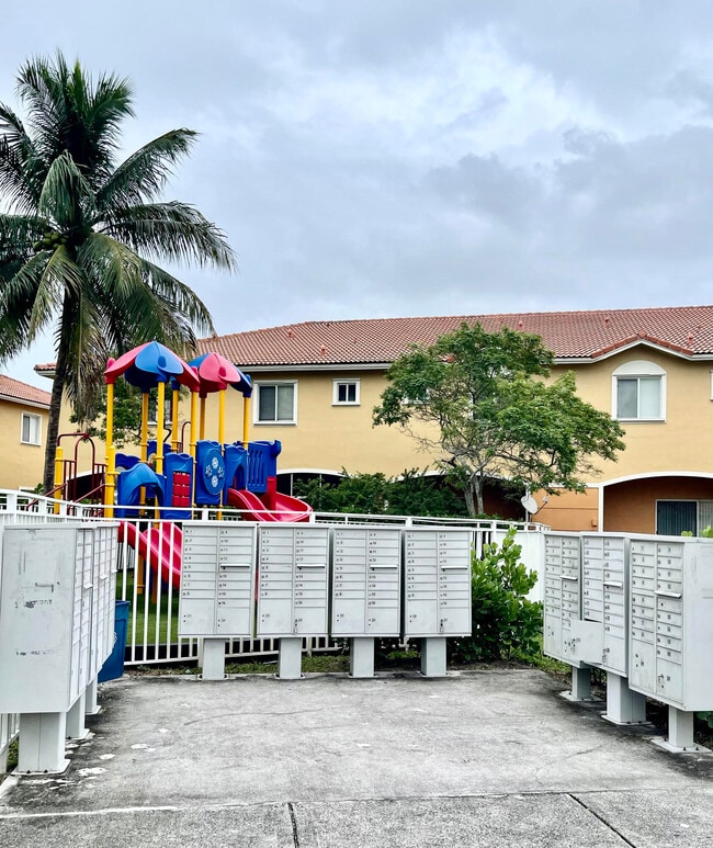 Building Photo - 521 Princess Dr