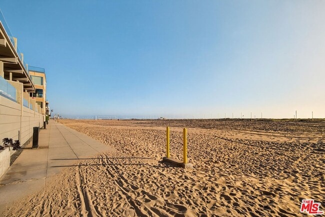 Building Photo - 11 Voyage St