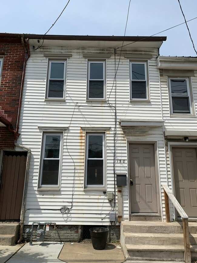 Building Photo - 2 possibly 3 Bedroom  Home In Carlisle wit...