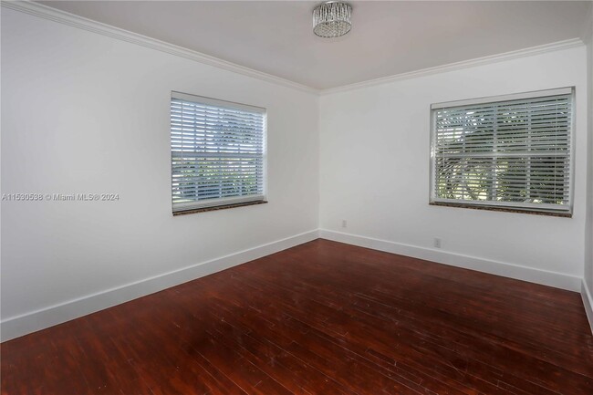 Building Photo - 1404 Plunkett St