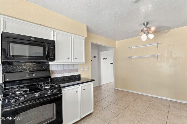 Building Photo - 6621 Mesa Grande Ave