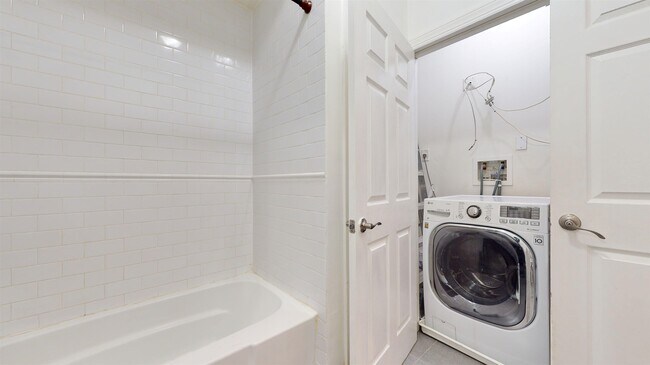 Building Photo - 131 Brunswick St