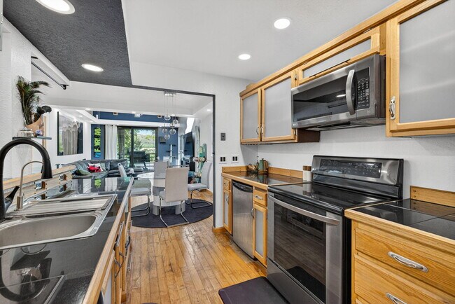 Building Photo - 4491 Crystal Lake Dr