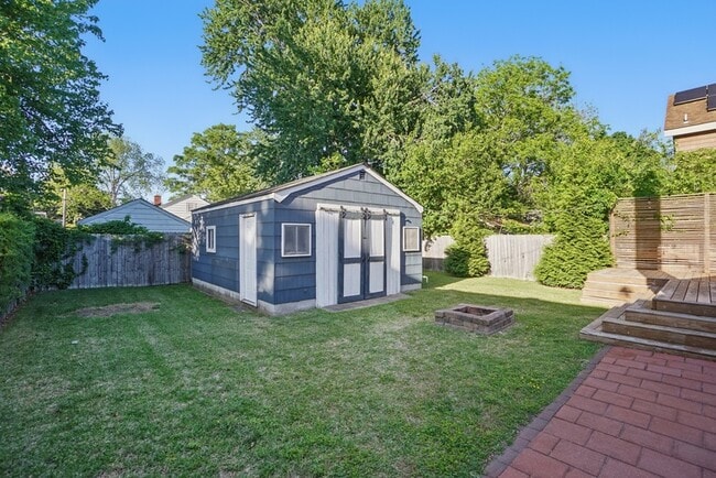 Building Photo - 144 W Randall Ave