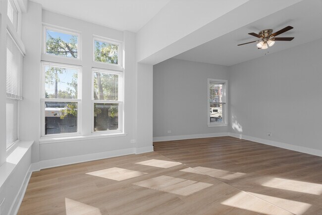 Building Photo - 7600 N Sheridan Rd