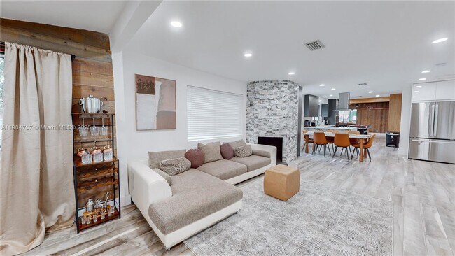 Building Photo - 2525 Garfield St