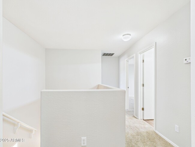 Building Photo - 1233 W Roosevelt Ave