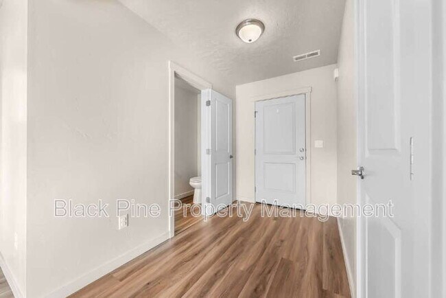 Building Photo - 6049 S Carlburg Ave