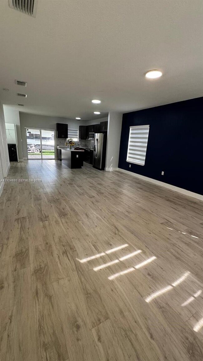 Building Photo - 22175 Miami Ave