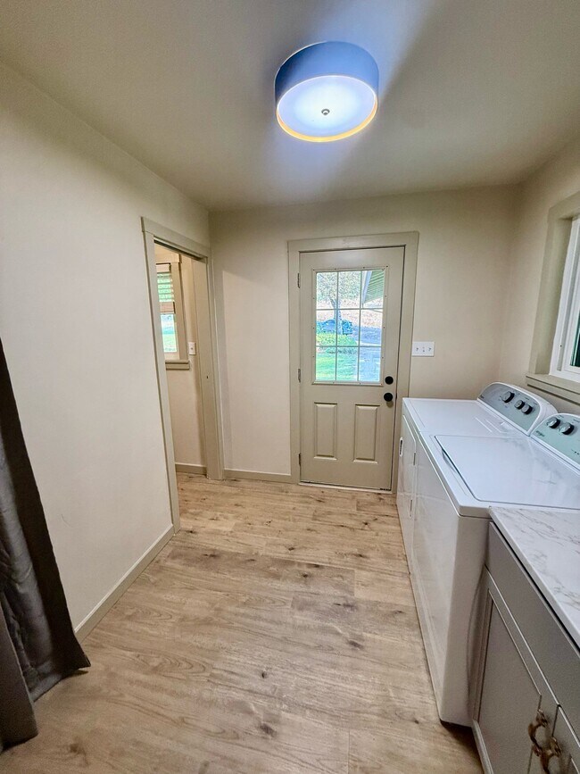 Building Photo - 10070 Garesio Ranch Rd