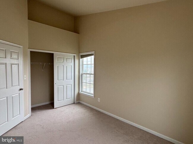 Building Photo - 301 Klee Dr