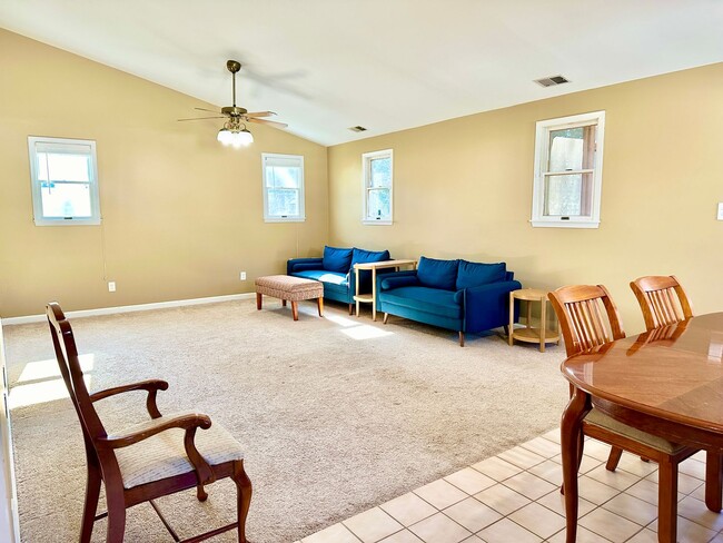 Building Photo - 4 Bed + 2 Bath - Screened in Porch! Pets W...