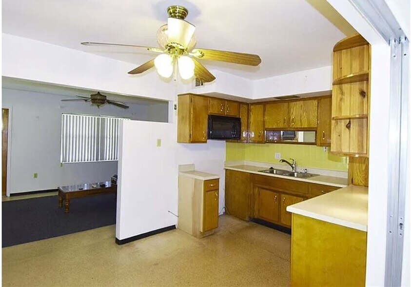 Building Photo - 4938 Azalea Dr
