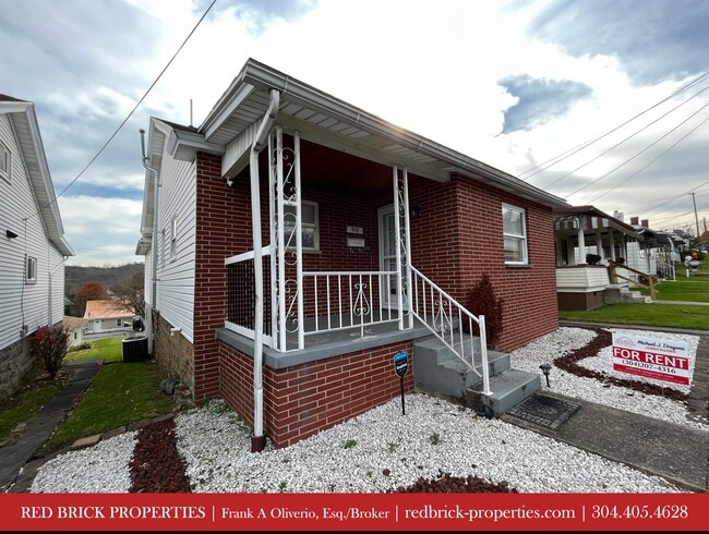 Building Photo - 912 Gaston Ave