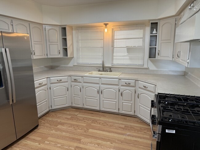 Building Photo - 2418 N University Ave