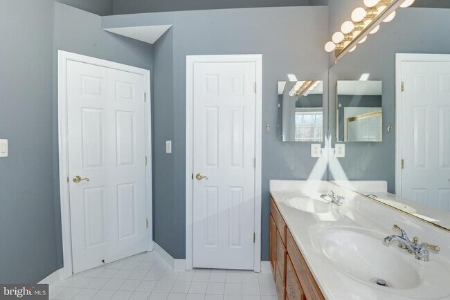 Building Photo - 18818 Silverwood Terrace