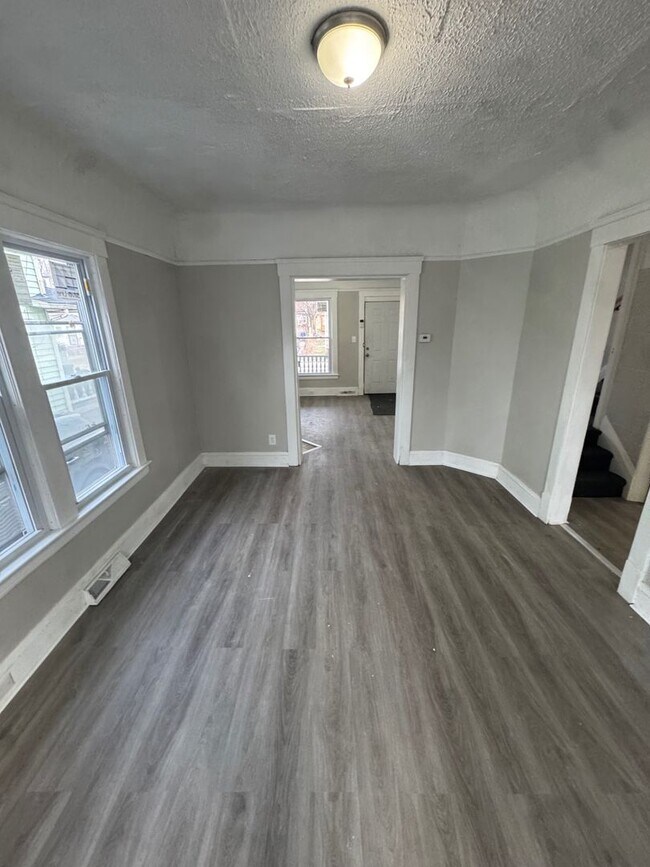 Building Photo - 4 Bedroom Home for Rent in Glenville – Cleveland