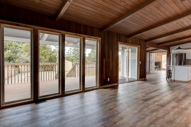 Building Photo - 4 bedroom/2 bath house in Deception Park View