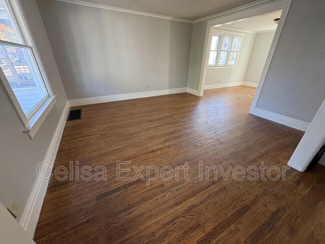 Building Photo - 1205 W Wildwood Ave