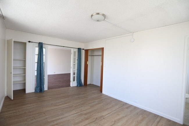 Building Photo - Liliuokalani Plaza – 2 bedroom, 2 bath wit...