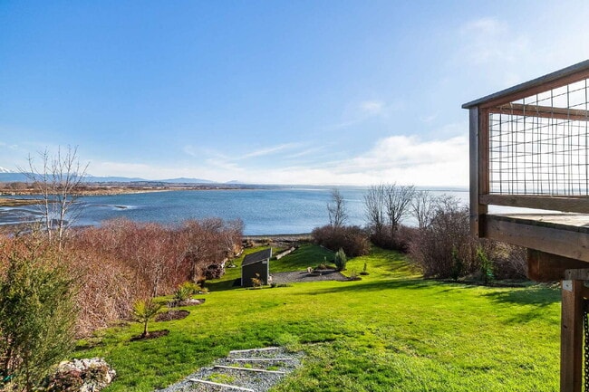 Building Photo - Breathtaking 3-Bed Beachfront Retreat with Scenic Views in Ferndale