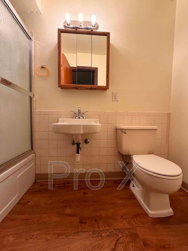 Building Photo - 1807 Grand