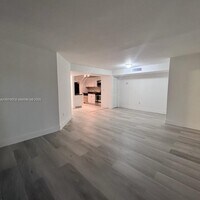 Building Photo - 933 NE 199th St