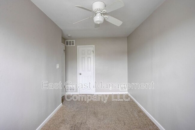 Building Photo - 2233 Graythorn Rd