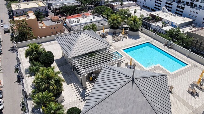 Building Photo - Short term ONLY luxury 2/2 condo in the heart of downtown Sarasota